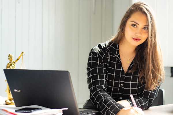 威爾士邊鋒貝爾穿過的球衣號碼.